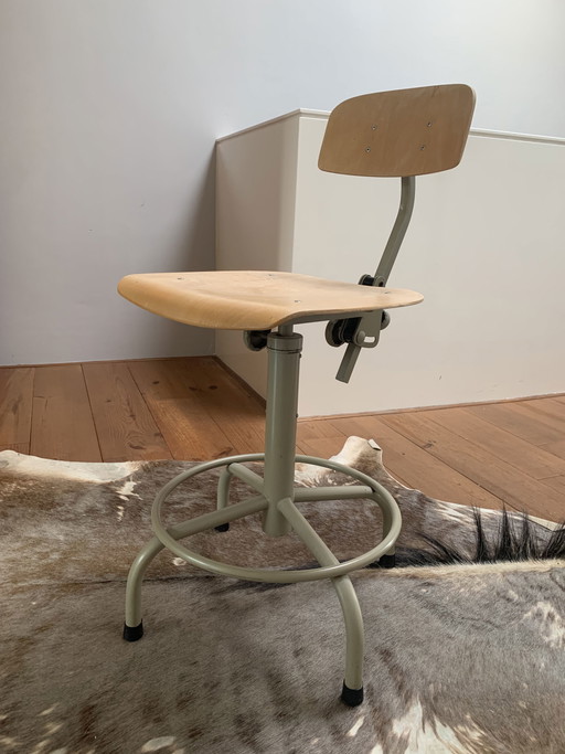 Chaise à dessin Ahrend