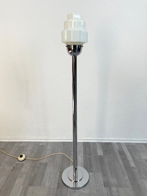 Image 1 of Vintage vloerlamp in art-decostijl, jaren 70, chroom en glas.