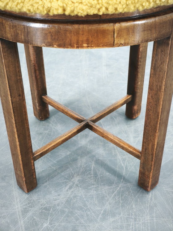Image 1 of Tsjechische art-deco kruk uit de jaren 30 van beukenhout met bouclé bekleding.
