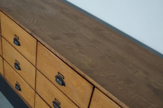 Image 1 of Grote vintage Nederlandse eiken winkelkast / dressoir, jaren 1950