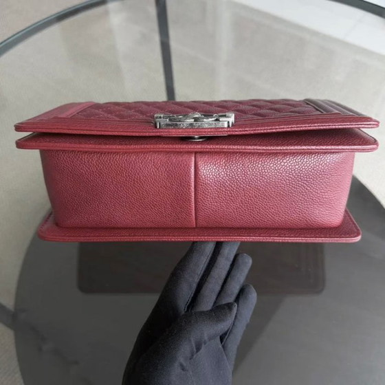 Image 1 of Borsa Chanel Boy Medium - Caviar 25 cm trapuntata bordeaux rosso scuro rutenio finiture argento Serie 19