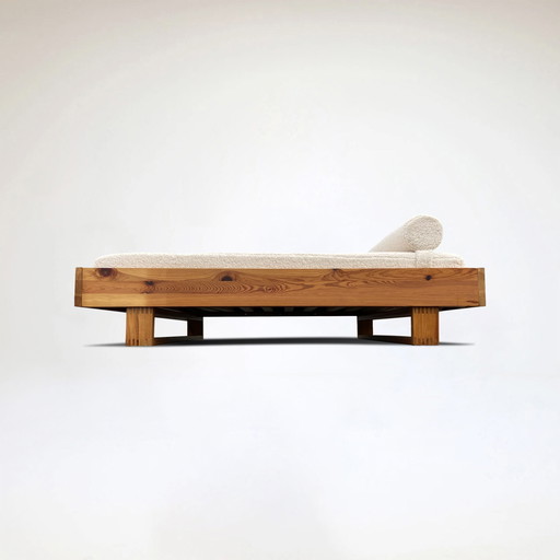 Modernistisches Tagesbett aus Kiefer und Bouclé von Ate van Apeldoorn für Houtwerk Hattem 1970s
