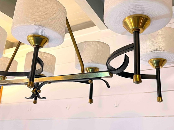 Image 1 of Maison Arlus, Lámpara de araña de mediados de siglo, latón y cristal opalino, Francia 1950