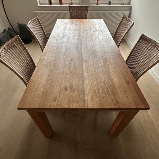 Table de salle à manger en teck avec chaises