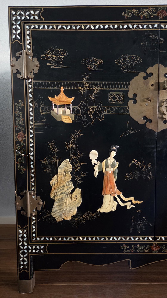 Image 1 of Armoire/commode chinoise ancienne