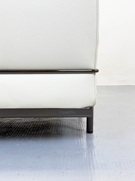 Lc2 Chair Ivory Leather, Le Corbusier, Cassina, Charlotte Perriand Seats – Sillones, Metal (photo 7 of 12)