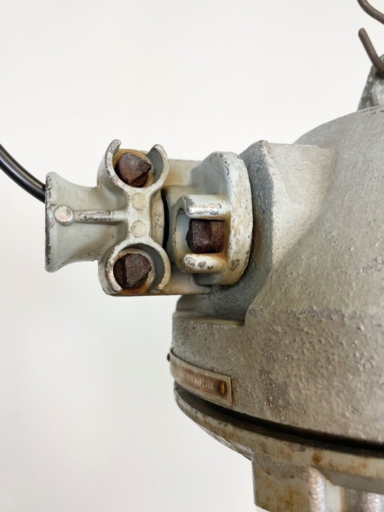 Image 1 of Lampe industrielle grise en fonte d'aluminium antidéflagrante, années 1970