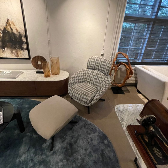 Image 1 of Sillón Minotti Russell con otomana