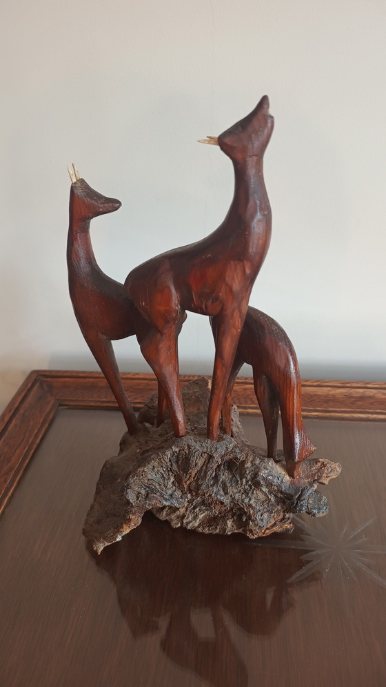 Image 1 of Cerf en bois avec son petit, style années 1960