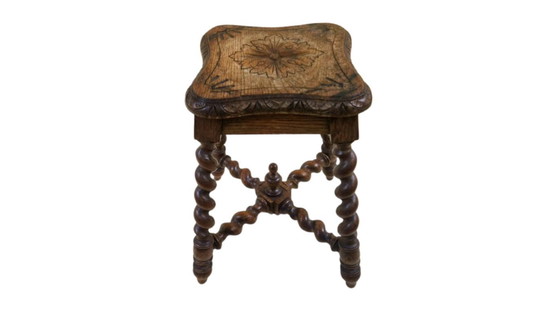 Image 1 of Tabouret ancien en chêne anglais : Table d'appoint victorienne sculptée à motif torsadé