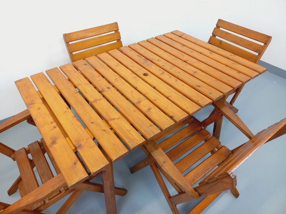 Image 1 of Vintage garden furniture consisting of a table with extensions and 4 wooden armchairs from the 60s
