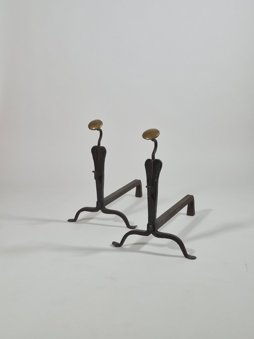 Paire de tréteaux de cheminée en métal forgé à la main, de forme élégante, en laiton – decoratieve objecten, Metal, Brass