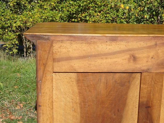 Image 1 of Commode Louis Philippe en noyer et ronce de noyer