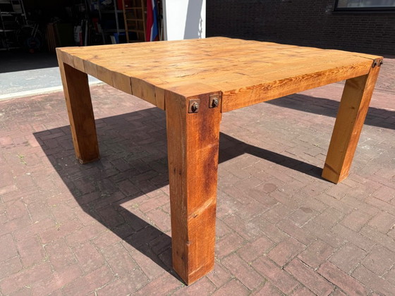 Image 1 of Großer, robuster Esstisch 140 x 140 cm