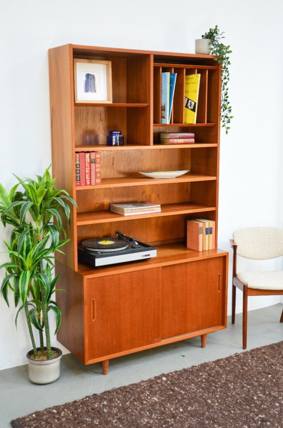 Image 1 of Credenza alta vintage in teak, mobile da terra Hundevad in stile danese di metà secolo