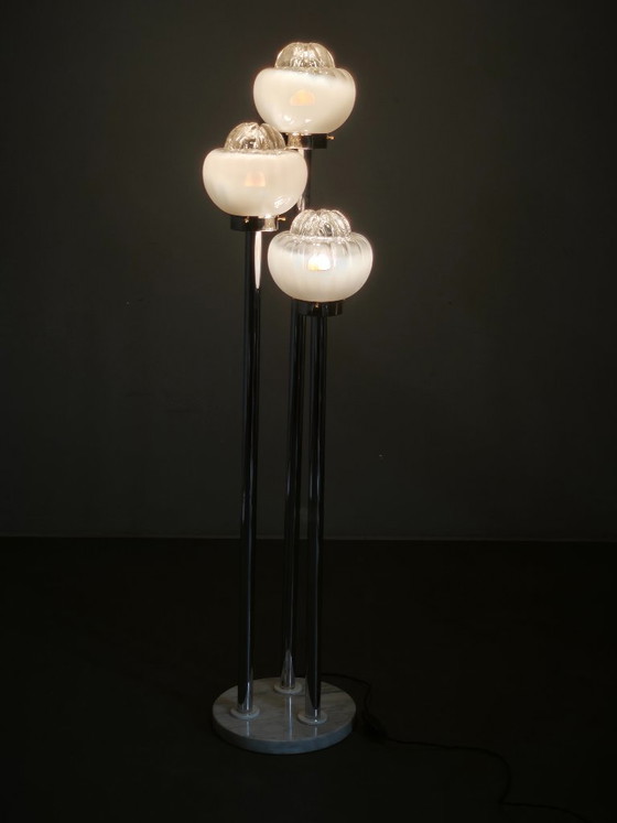 Italienische Stehleuchte aus Murano-Glas, Chrom und Marmor, dreiflammig, 1970er Jahre – Stehleuchten, Marble (photo 3 of 15)