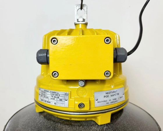 Image 1 of Gelbe explosionsgeschützte Industrielampe mit grauem emailliertem Schirm, 1990er Jahre