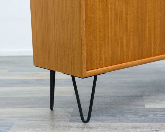 Image 1 of Cassettiera/credenza a due ante con gambe a forcina, anni '60. Restaurata.