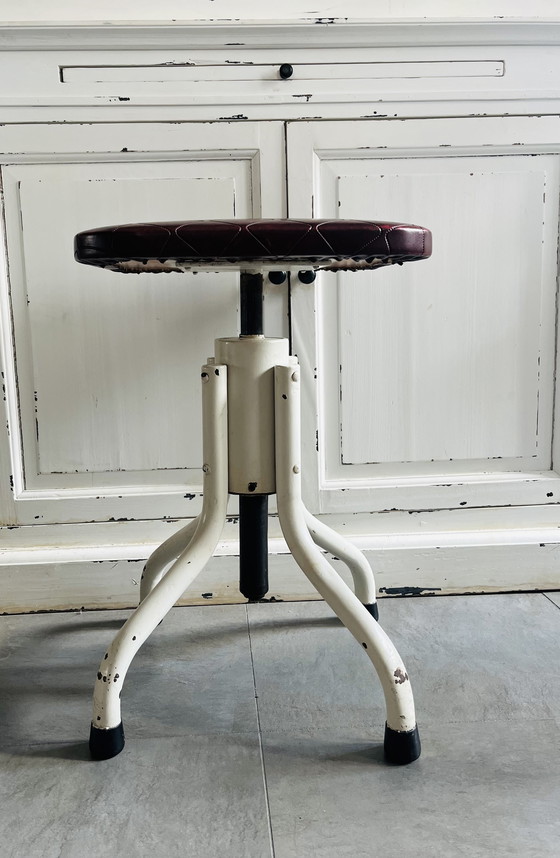 Image 1 of Taburete giratorio industrial/médico