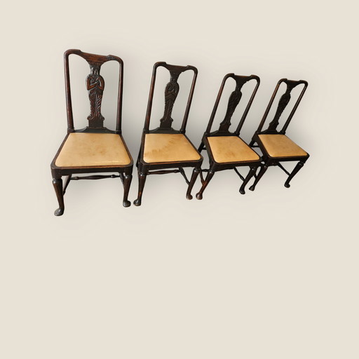 Set di 4 rare sedie da pranzo antiche in rovere intagliato