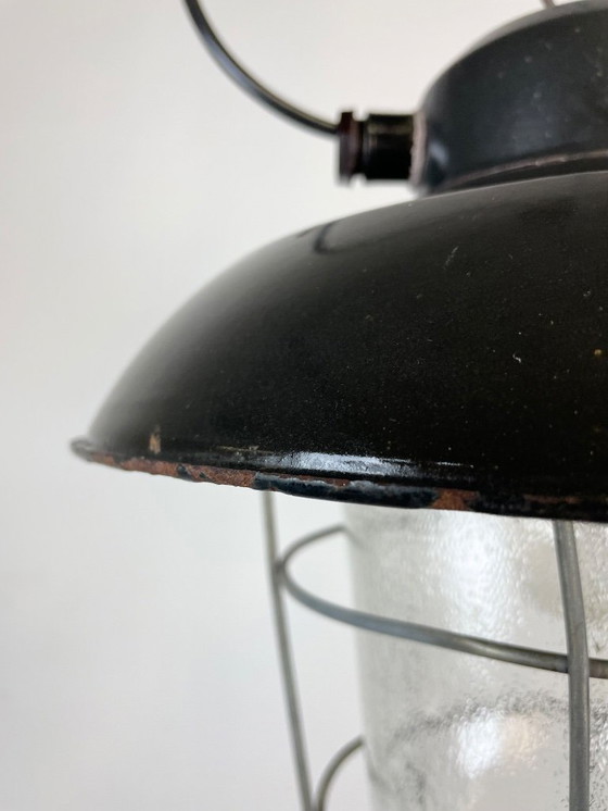 Image 1 of Industrielle Hängelampe aus schwarzem Emaille, Fabrikstil, 1960er Jahre