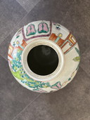 Jarrón de rosas de la familia china