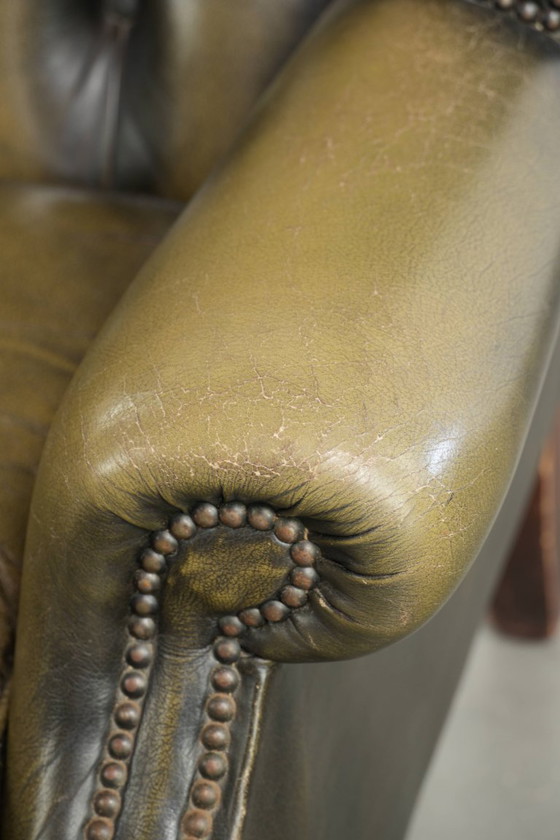 Charaktervoller grüner Rindsleder Chesterfield Ohrensessel im englischen Stil – Leather (photo 13 of 14)