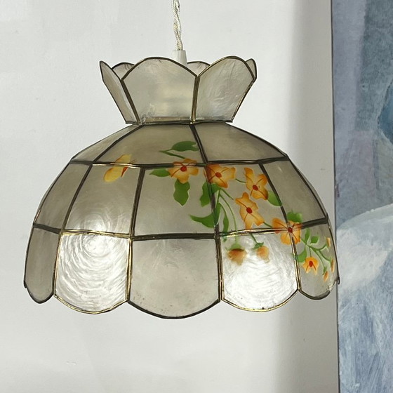 Lampada a sospensione a lampadario in madreperla capiz con fiori – Lampade a sospensione, Pietra (photo 2 of 9)