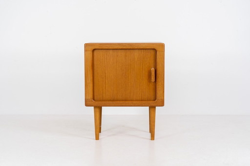 Mobiletto compatto con anta a serrandina di CFC Silkeborg