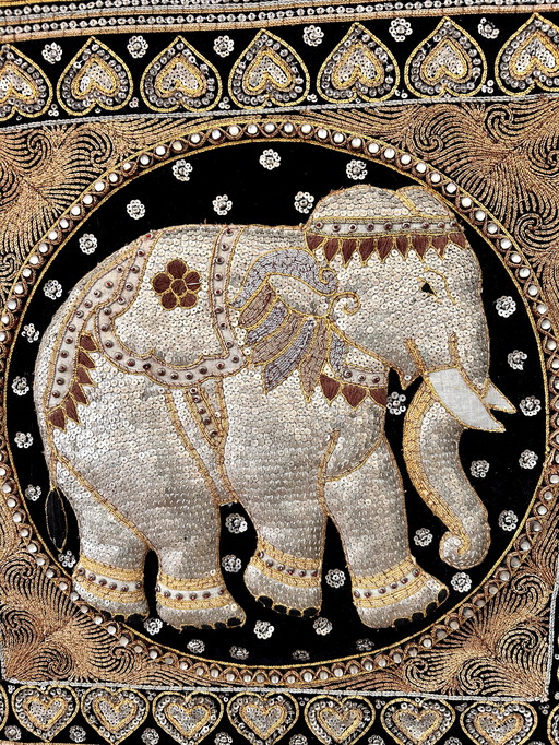 Tapisserie birmane Éléphant encadrée par un professionnel