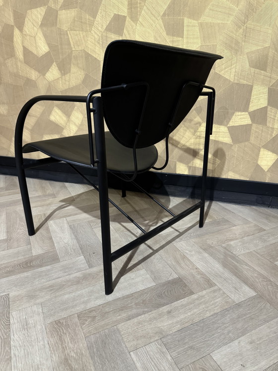 Image 1 of Belle chaise basse design