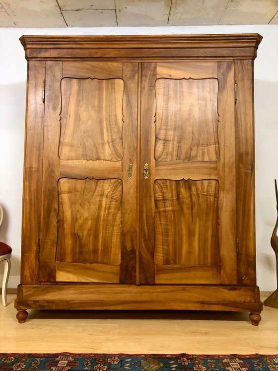 Image 1 of Antique Biedermeier wardrobe – solid walnut with pretzel-shaped compartments, circa 1850