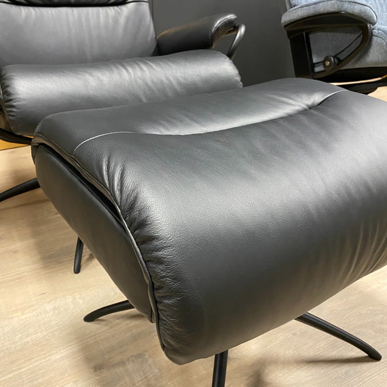 Image 1 of Poltrona reclinabile Stressless Tokyo con poggiapiedi
