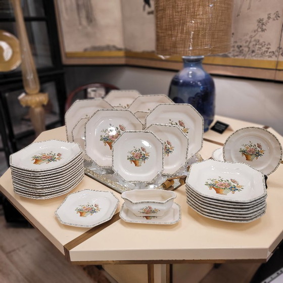 Image 1 of 36-piece dinnerware set “Floral Basket”, La Cartuja de Sevilla, Pickman porcelain, Art Deco, 1930s – Spain