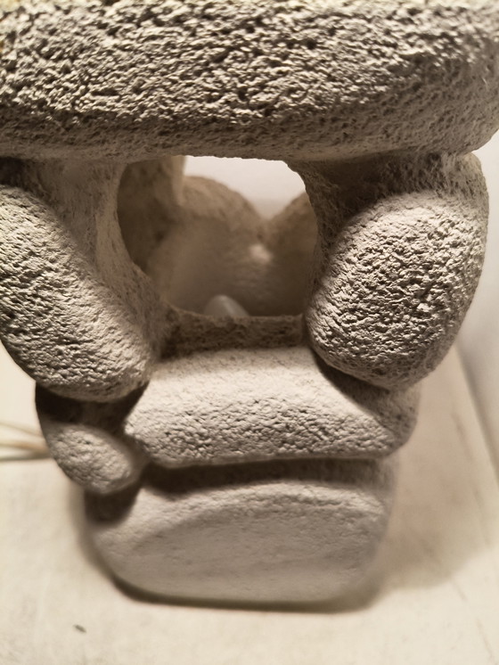 Image 1 of Mid century modern vintage design Franse brutalist Gard natuursteen tafellamp van ontwerper en beeldhouwer Albert Tormos 
