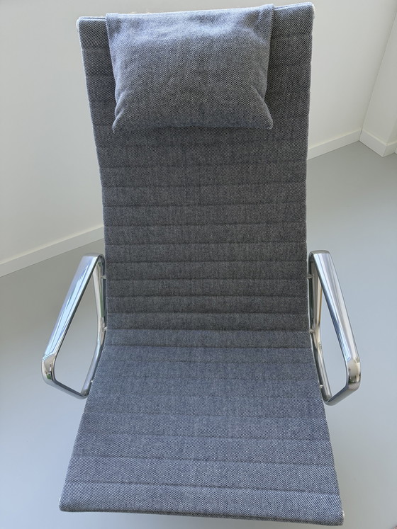 Image 1 of Vitra Eames EA 124 Aluminium Chair