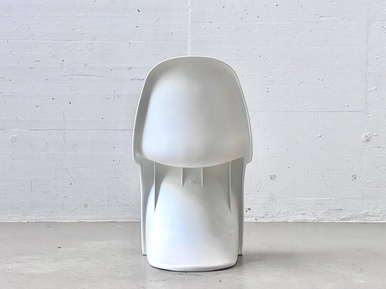 White chairs in the style of the Panton Chair – Space Age, 1970s – Side chairs, Plastic (photo 8 of 15)