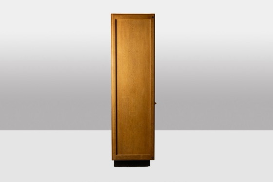 Image 1 of Guillerme e Chambron. Armadio in rovere con scrivania integrata. 1970-80