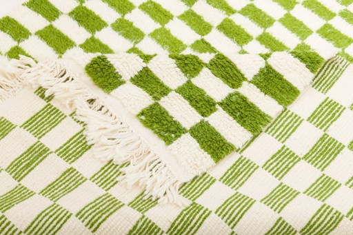 Grüner marokkanischer Teppich mit Karomuster