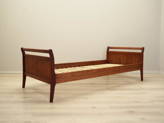 Image 1 of Lit en teck, design danois, années 1970, fabrication : Danemark