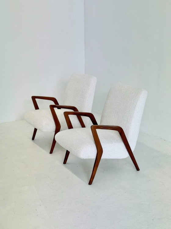 Image 1 of Sillón italiano de mediados de siglo hecho de madera de cerezo con bouclé blanco