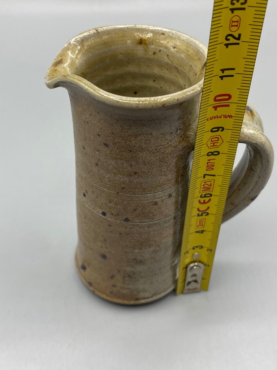 Handgemaakte aardewerken kan met zandbeige glazuur en een smalle tuit. – Servies (photo 7 of 7)