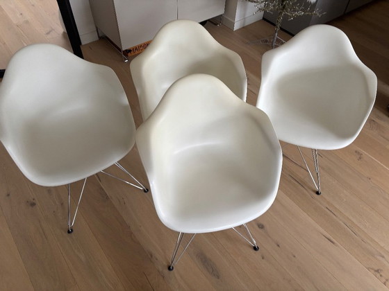 Image 1 of 4x Original Vitra Eamnes DAR chairs in good condition