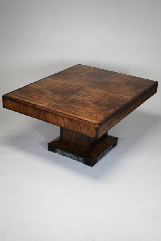 Image 1 of Art-déco-Esstisch aus Nussbaummaserholz mit Marmordetails