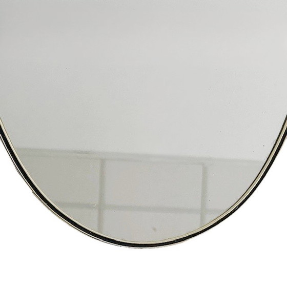 Image 1 of Espejo asimétrico de latón de mediados de siglo, década de 1950