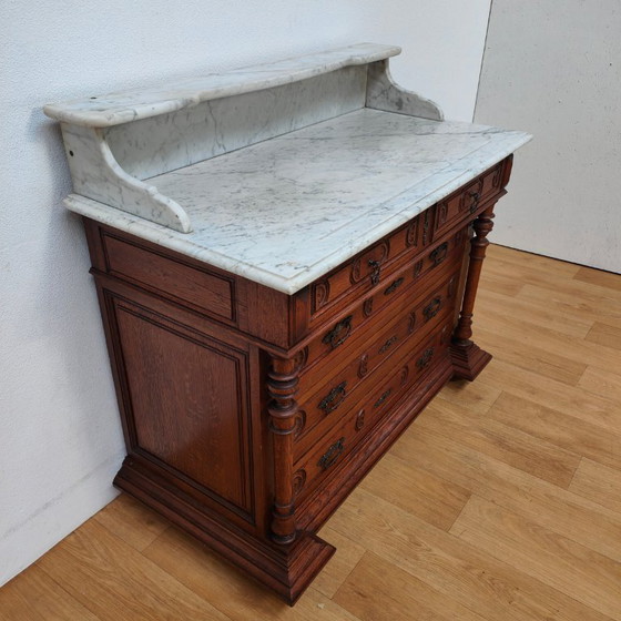 Image 1 of Commode ancienne de salle de bain avec plateau en marbre