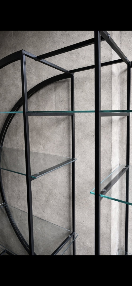 Image 1 of Runder Raumteiler/Vitrinenschrank