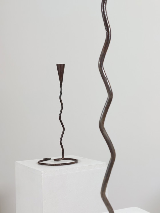 Image 1 of Coppia di candelabri postmoderni in metallo vintage con decoro a spirale