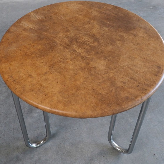 Bauhaus-Beistelltisch mit zwei Ebenen – Beistelltische, Chrome, Leather (photo 12 of 15)