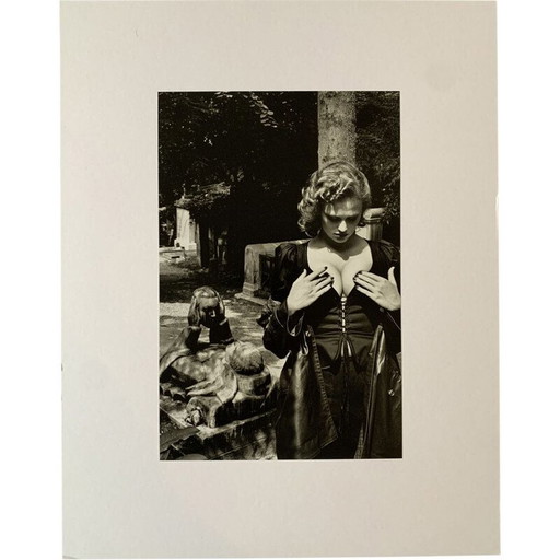 Vintage-Fotogravüre "Père Lachaise, Grabmal von Talma, Paris" von Helmut Newton, Frankreich